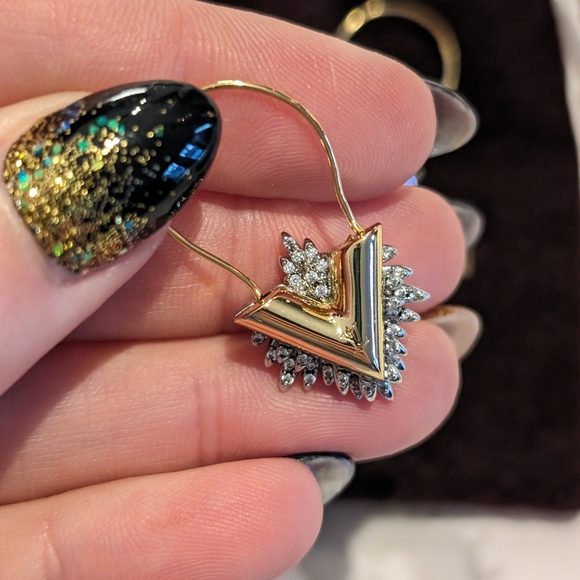 Authentic Louis Vuitton V spark earrings Like new condition! ❣️ - Picture 6 of 8